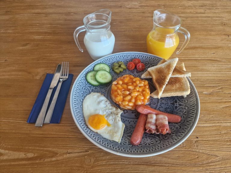 Bij ons is koffie en thee altijd inbegrepen. Liever iets anders? Kies dan voor een heerlijk glas versgeperste jus d’orange of een lekker bak